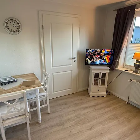 Ferienwohnung „Ole Karkenwech“ Husum-Roedemis Husum  Exterior photo