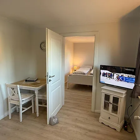 Ferienwohnung „Ole Karkenwech“ Husum-Roedemis Husum  Exterior photo